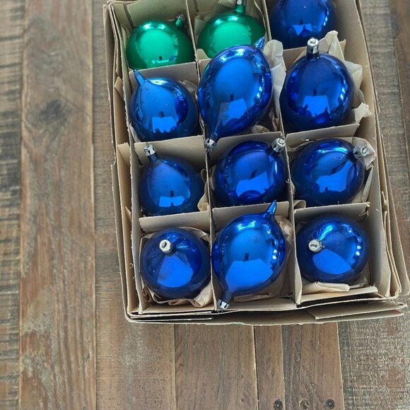 Vintage Christmas Glass Tree Ornaments in Box (12) - Picture 3 of 3